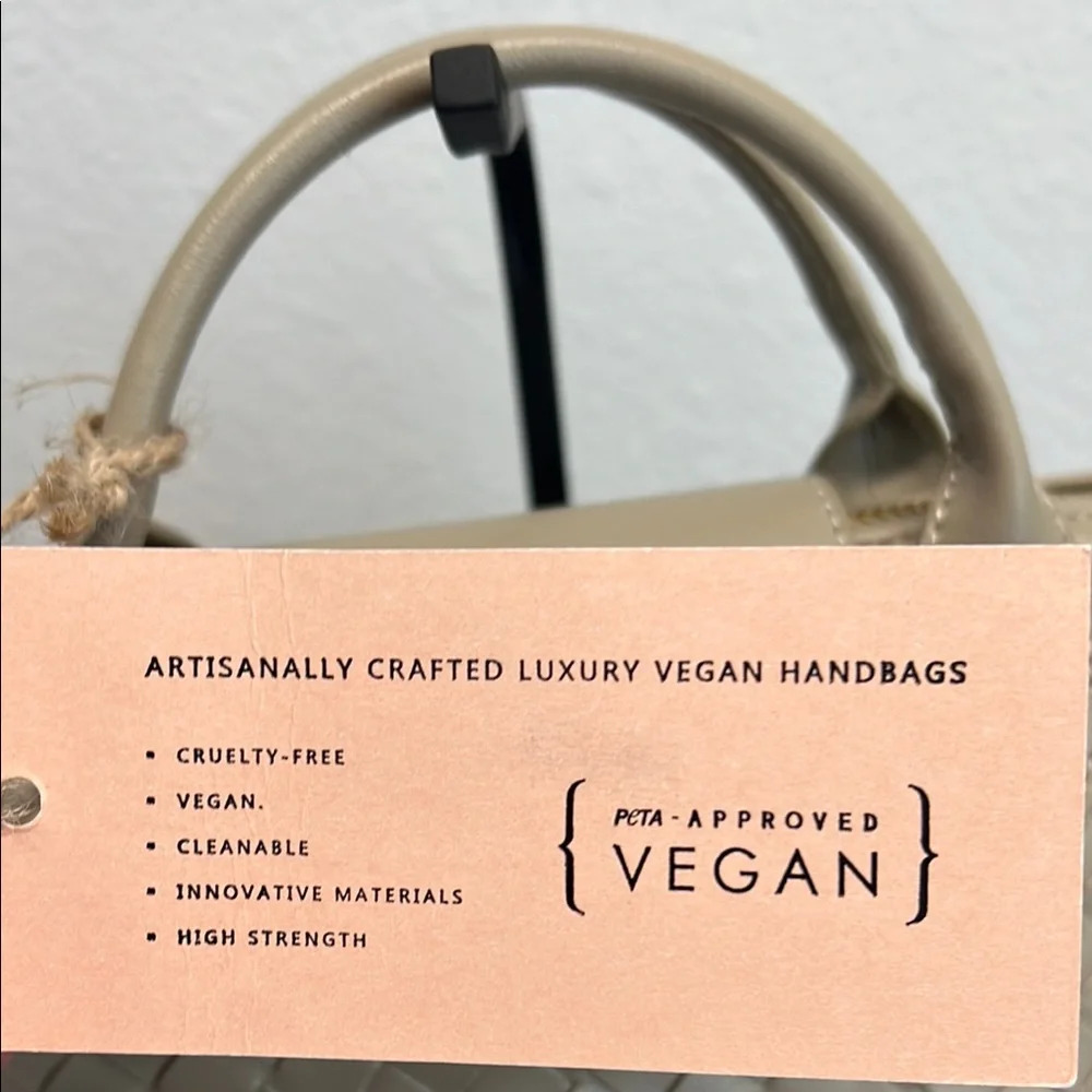 Expressions NYC | Woven Vegan Handbag w/Crossbody! 🌟 - Picture 11 of 11
